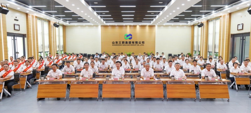 800-集团公司召开优秀共产党员、优秀党务工作者和先进基层党组织表彰大会-1